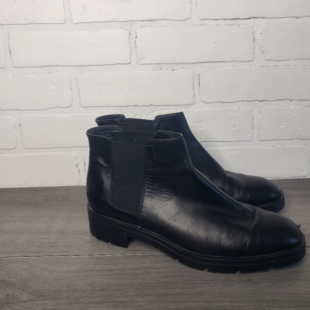 Tod's Chelsea Leather Ankle Black Bootie